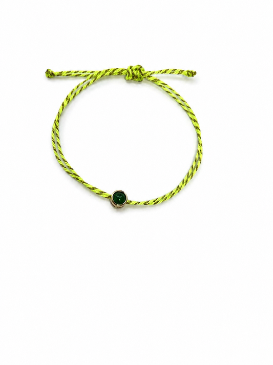 Pulseira fio de seda esmeralda redonda cabochon