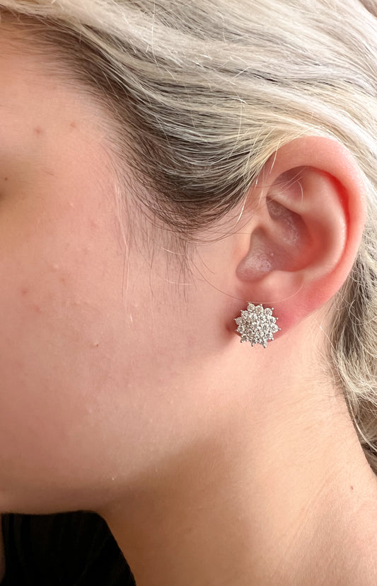 Brinco moissanite flor 6 pétalas