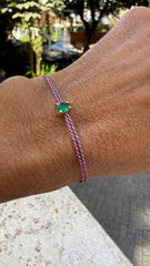 Pulseira fio de seda esmeralda gota