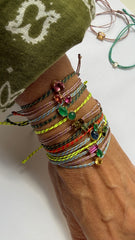 Pulseira fio de seda  safira laranja oval