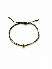 Pulseira fio de seda com safira verde gota
