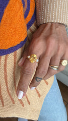 Anel oval citrino e Moissanites