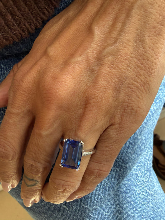 Anel Royal blue tanzanita LABGROWN