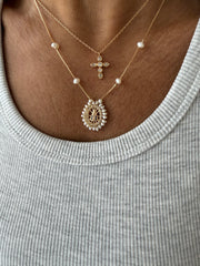 Colar Nossa Senhora Aparecida bordado com pérolas