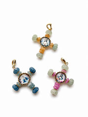 Pingente cruz pedras medalhas