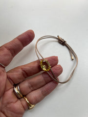 Pulseira fio de seda pedras ovais ( REPOSIÇÃO EM BREVE)