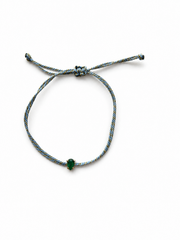Pulseira fio de seda gota esmeralda