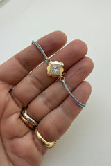 Pulseiras fio de seda triângulo