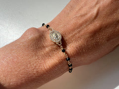 Pulseira medalha Santa Rita pedras onix
