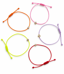 Pulseira colorida fio de seda elementos
