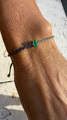 Pulseira fio de seda com esmeralda navete