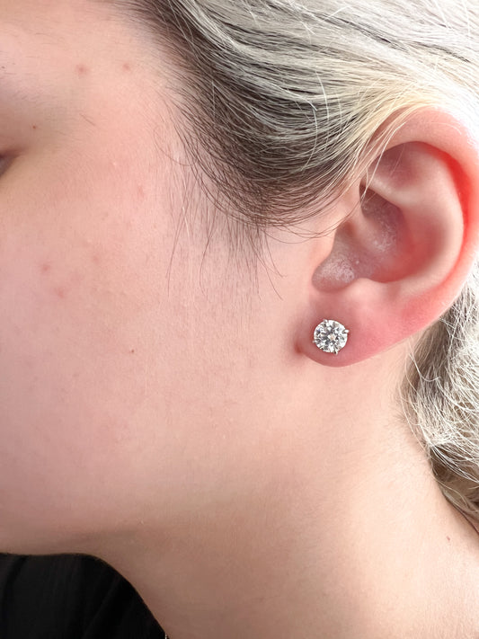 Brinco ponto de luz moissanite 6.5 mm
