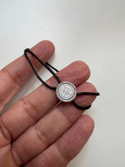 Pulseira fio de seda medalha São Bento