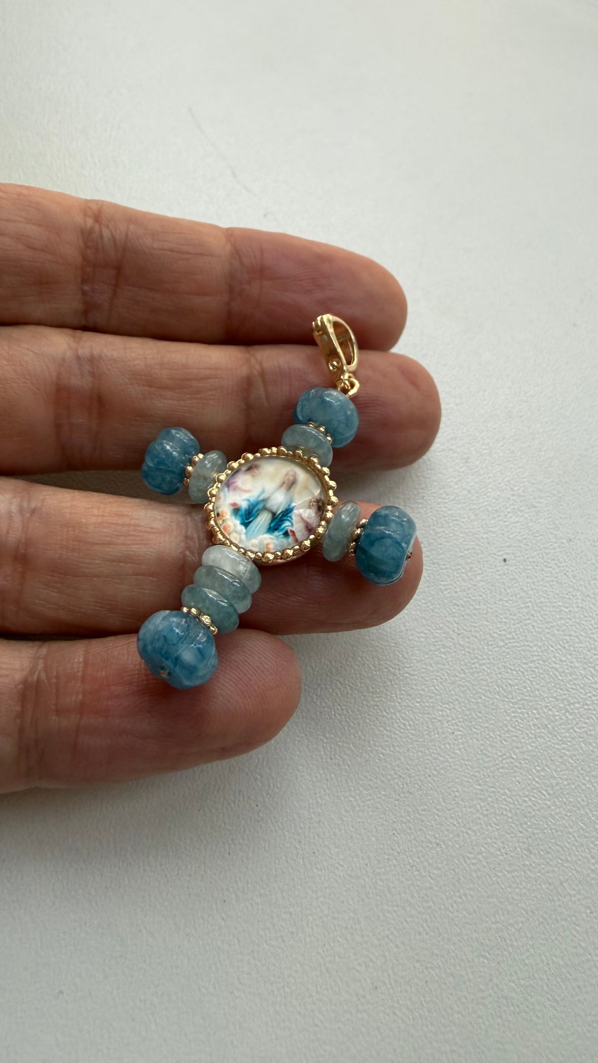 Pingente cruz pedras medalhas