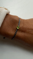 Pulseira fio seda trevo peridoto
