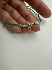 Pulseira trevo fio de seda