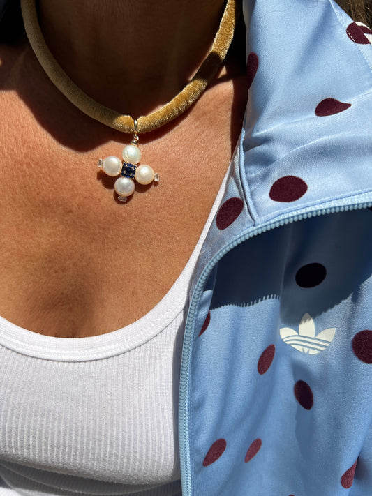 Pingente cruz pérolas