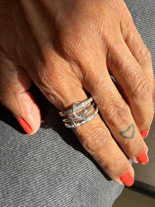 Anel entrelaçado moissanite