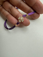 Pulseira trevo fio de seda