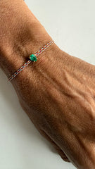 Pulseira fio de seda esmeralda gota 4x6mm