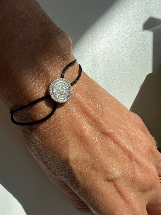 Pulseira fio de seda medalha São Bento