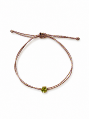 Pulseira fio de seda peridoto trevo