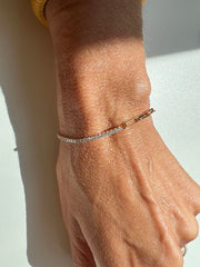 Pulseira meio riviera / elos quadrados