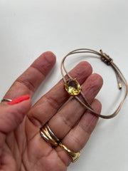 Pulseira fio de seda pedras ovais ( REPOSIÇÃO EM BREVE)