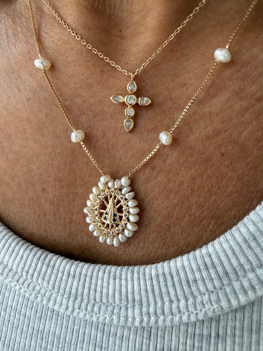 Colar Nossa Senhora Aparecida bordado com pérolas