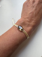 Pulseira fio de seda pedras ovais ( REPOSIÇÃO EM BREVE)