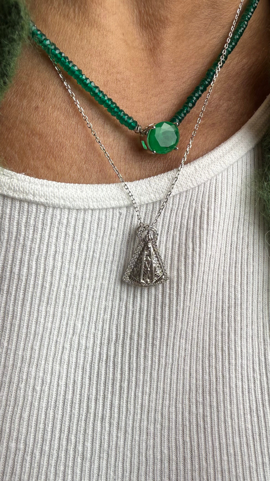 Colar pedras e gota