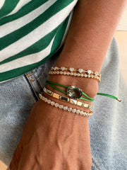 Pulseira rígida corações