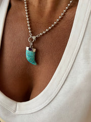 Pingente dente Turquesa Natural