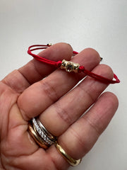 Pulseira fio de seda entremeio pedras