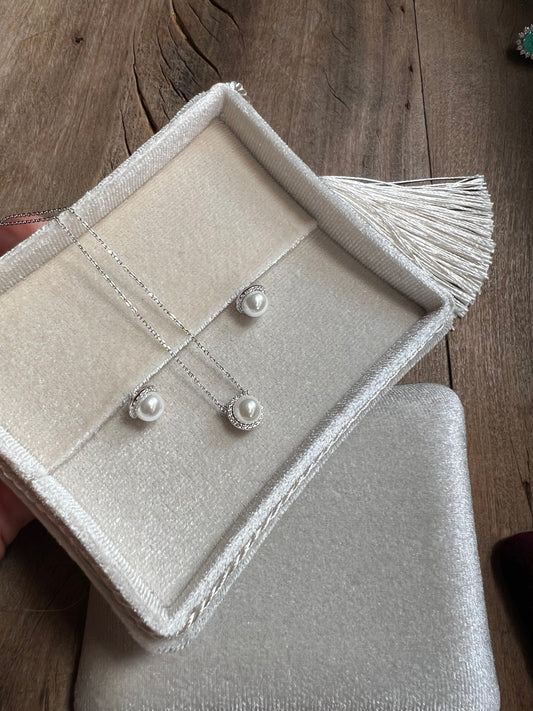 Conjunto de pérolas colar e brincos