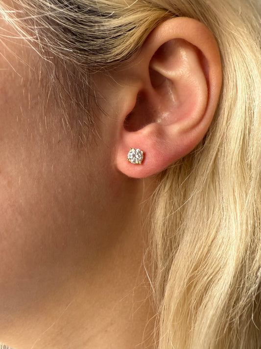 Brinco ponto de luz moissanite 5mm