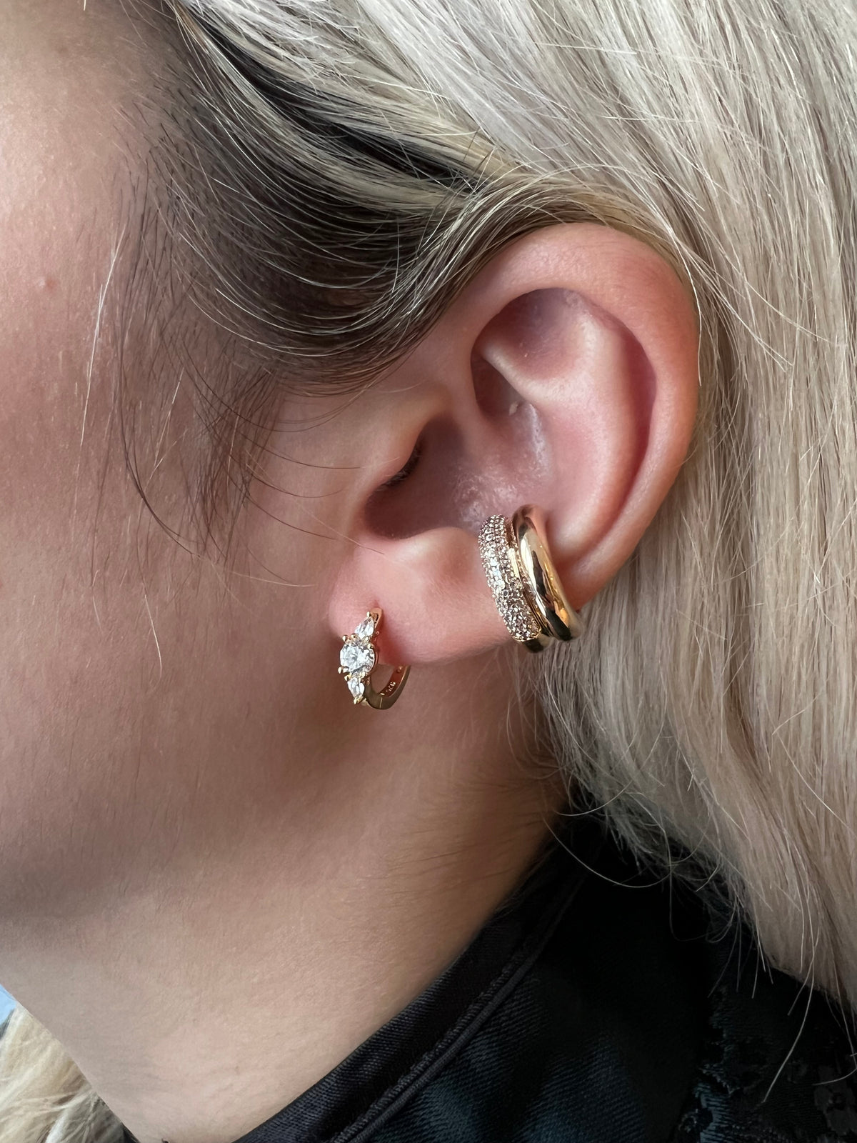 Piercing único liso e cravado
