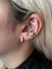 Piercing único liso e cravado
