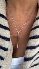 Colar crucifixo palito