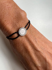 Pulseira fio de seda medalha São Bento
