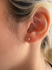 Brinco ponto de luz  moissanite 3mm