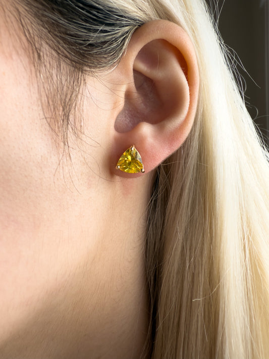 Brinco triangulo yellow fancy