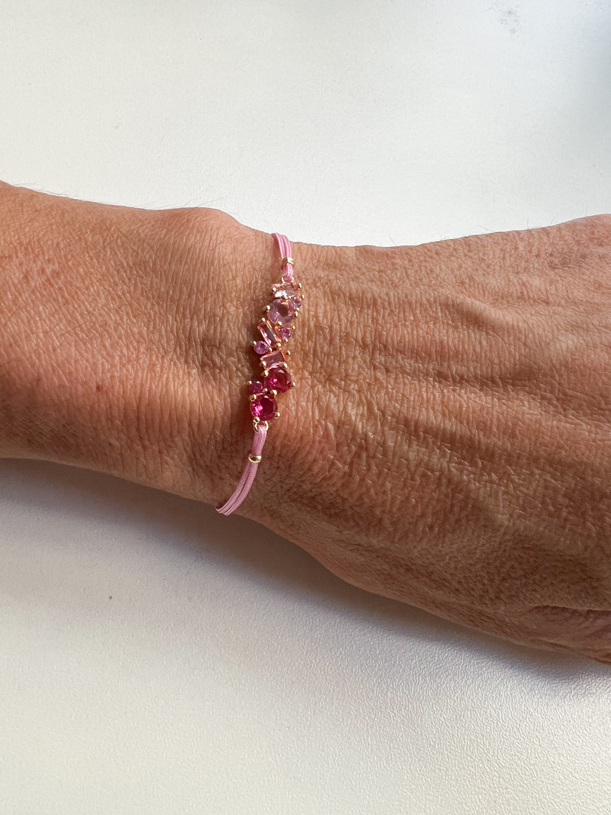 Pulseira fio de seda pedras