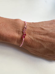 Pulseira fio de seda pedras