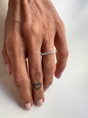 Anel meia aliança moissanites 2mm