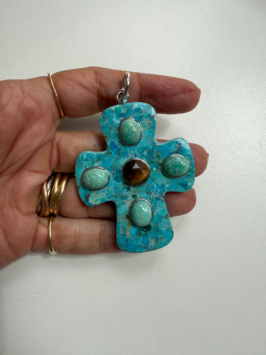 Pingente cruz turquesa