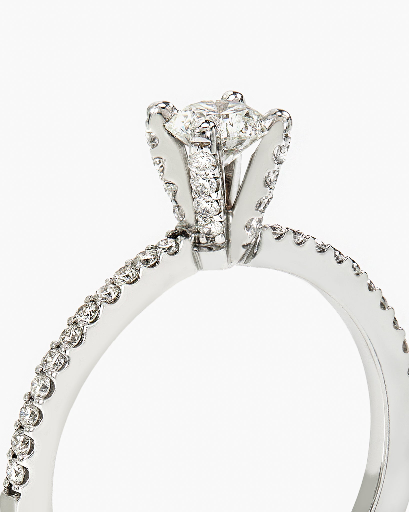 Anel Solitaire - ouro 18k - brilhante de 0,36ct - VALOR SOB CONSULTA - Helen Gordilho