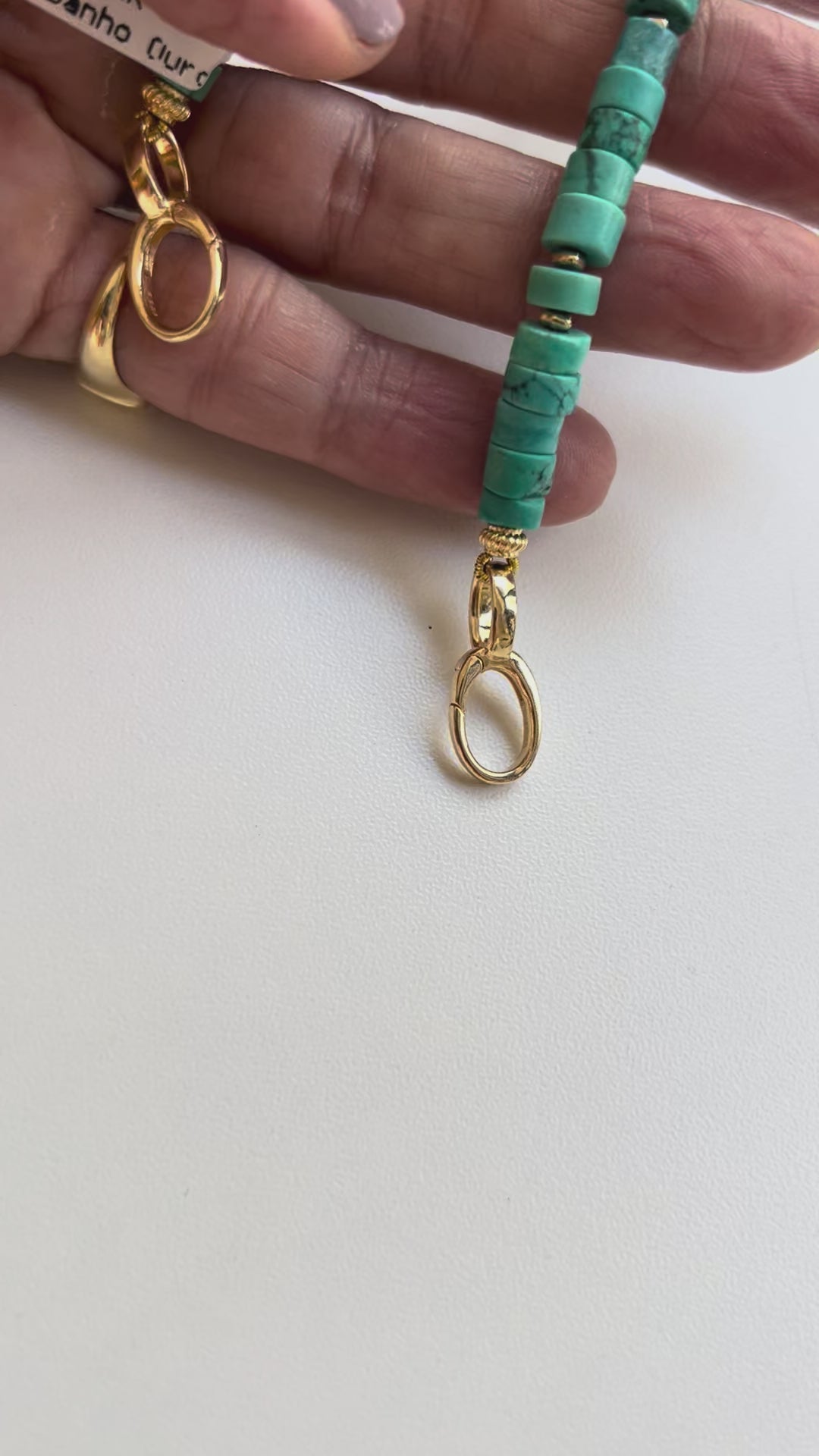 Colar pedras  turquesas verde com fecho